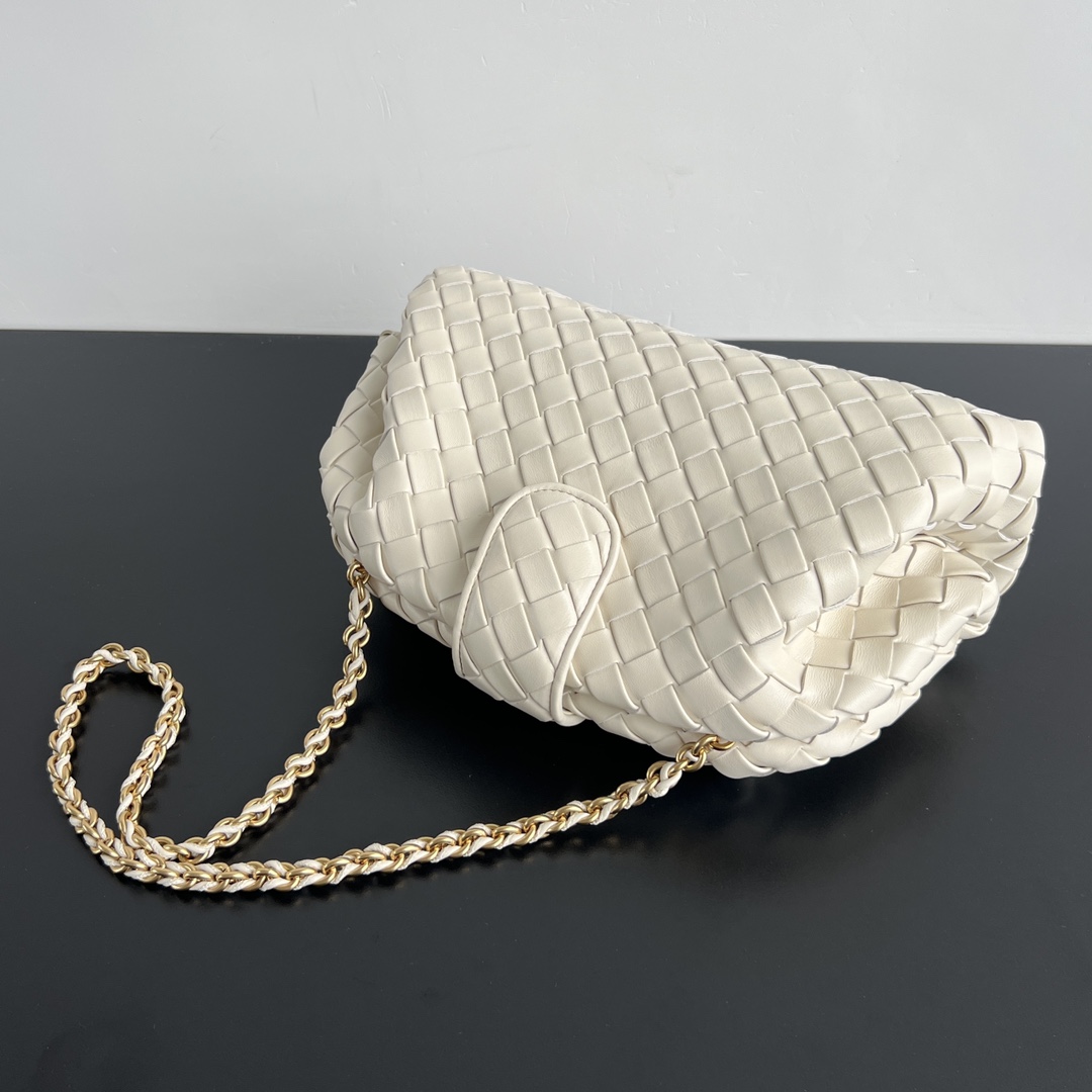 Teen Lauren 1980 Padded Intrecciato Leather Clutch With Chain White